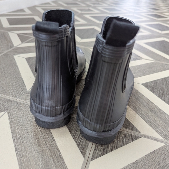 Hunter Chelsea Rain Boots Size 6 - Picture 6 of 14
